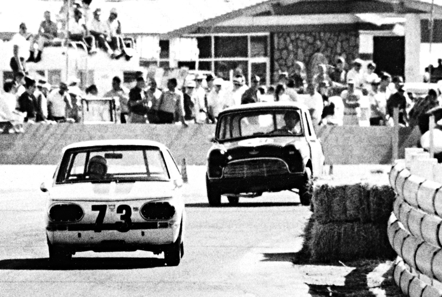 PB leading Mission Bell in Hino Hino Contessa
